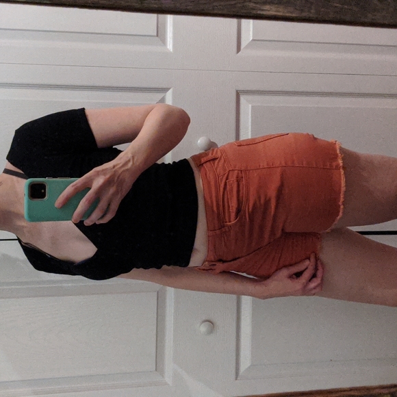 Y2K deep-V ribbed crop top - Picture 2 of 5